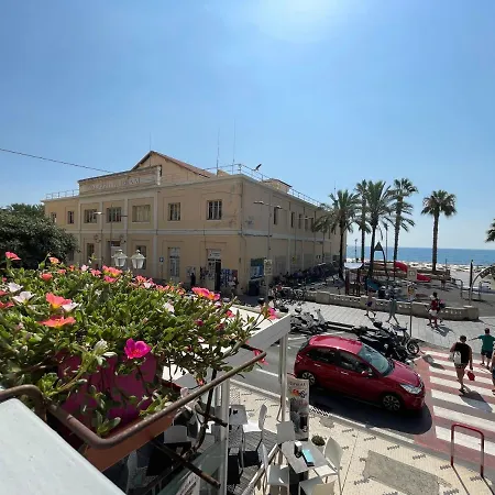 Frontemare Design In Centro Storico - Wifi E A/c *