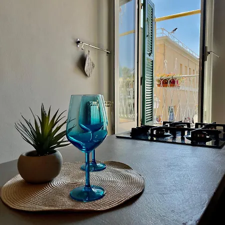 Frontemare Design In Centro Storico - Wifi E A/c Loano