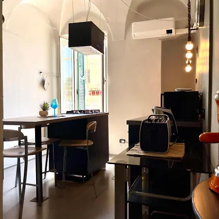 Apartment Frontemare Design In Centro Storico - Wifi E A/c Loano