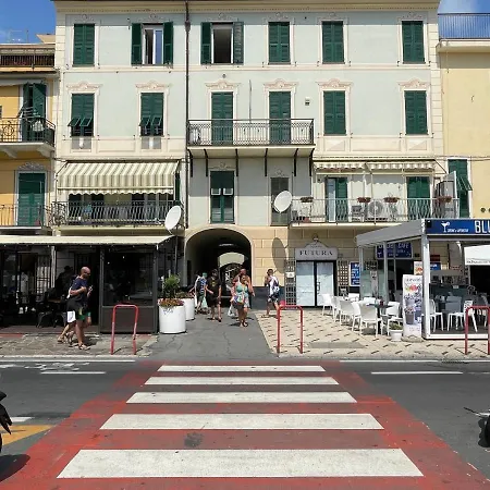 Frontemare Design In Centro Storico - Wifi E A/c * Loano