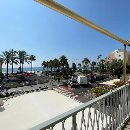 Frontemare Design In Centro Storico - Wifi E A/c * Loano