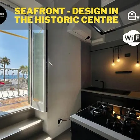 Frontemare Design In Centro Storico - Wifi E A/c Loano
