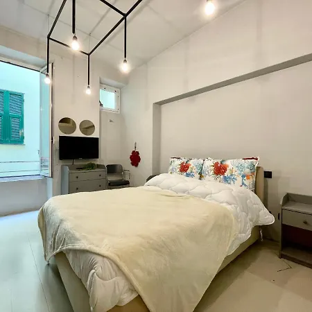 Frontemare Design In Centro Storico - Wifi E A/c Loano